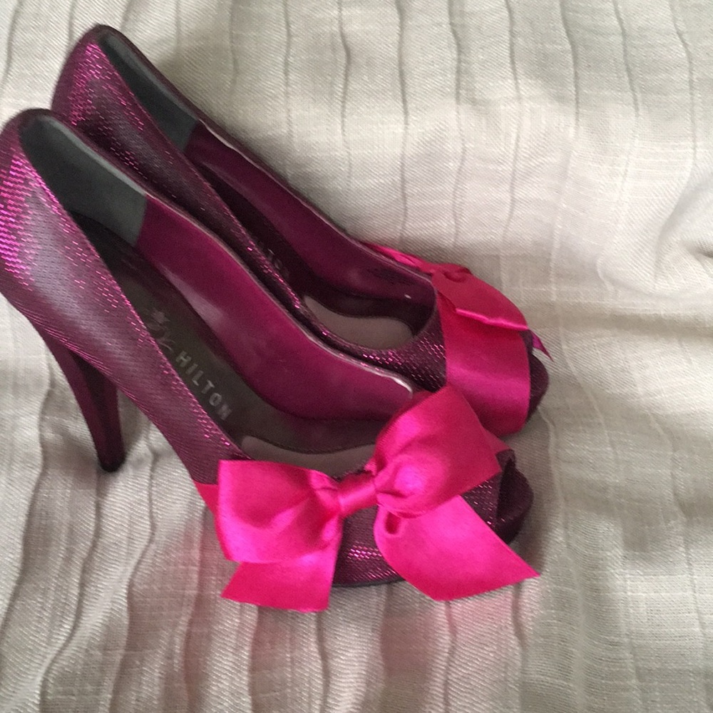 Paris Hilton shoes size 7(almost new without tags)